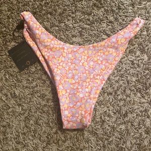 Brand New Skatie Suzanne Bottoms in Muskoka Print. Size M